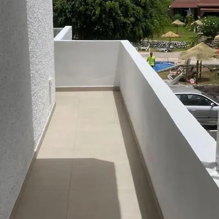 New Renovated With Beautiful View On Cliffs And Sea Apartmán