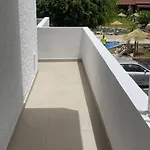 New Renovated With Beautiful View On Cliffs And Sea 公寓