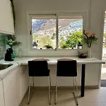 New Renovated With Beautiful View On Cliffs And Sea 公寓 *