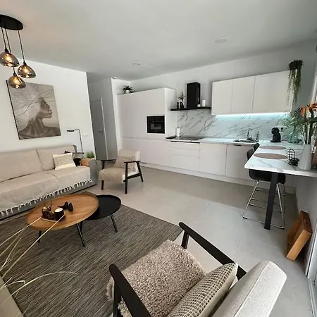 דירה New Renovated With Beautiful View On Cliffs And Sea *