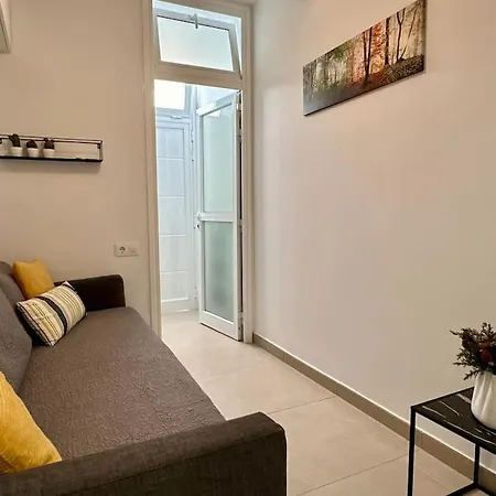 New Renovated With Beautiful View On Cliffs And Sea דירה